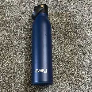Swig Navy Blue Water Bottle